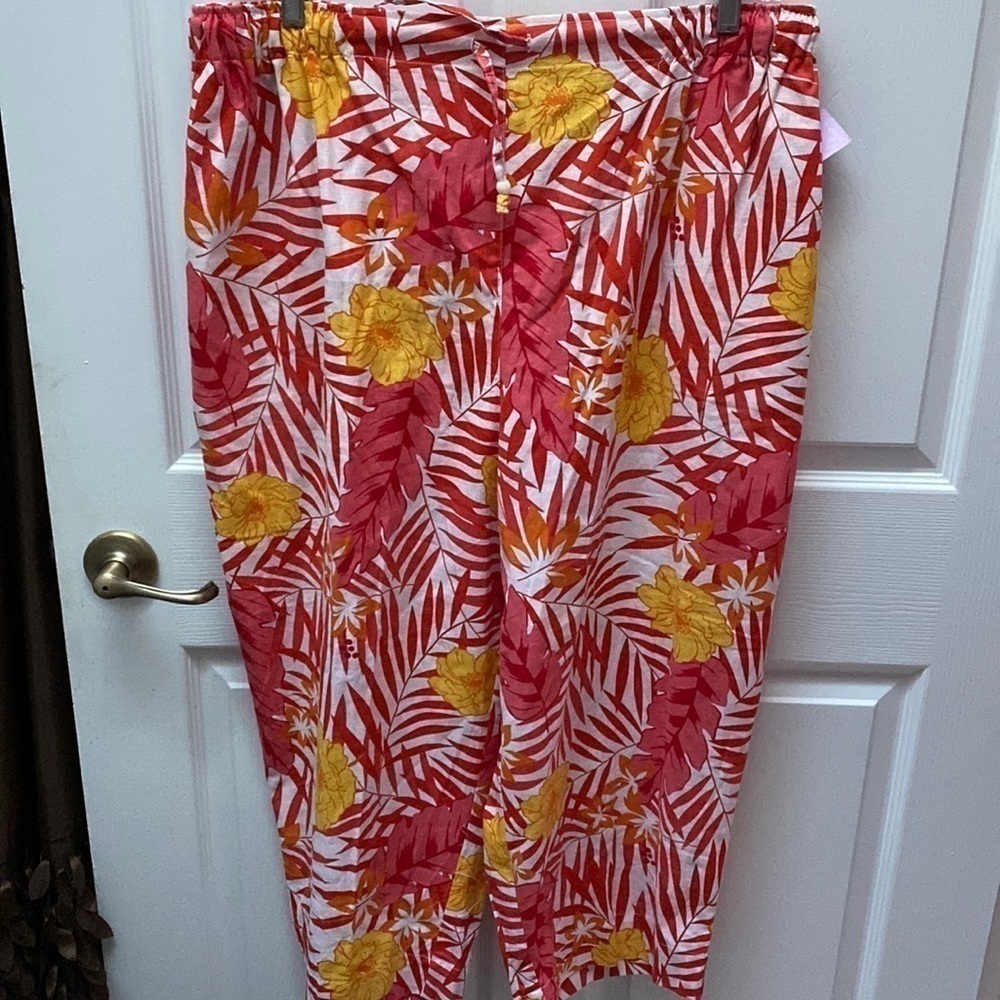Z womens Sun Bay casual comfy floral plus size capris size 3X.  EUC